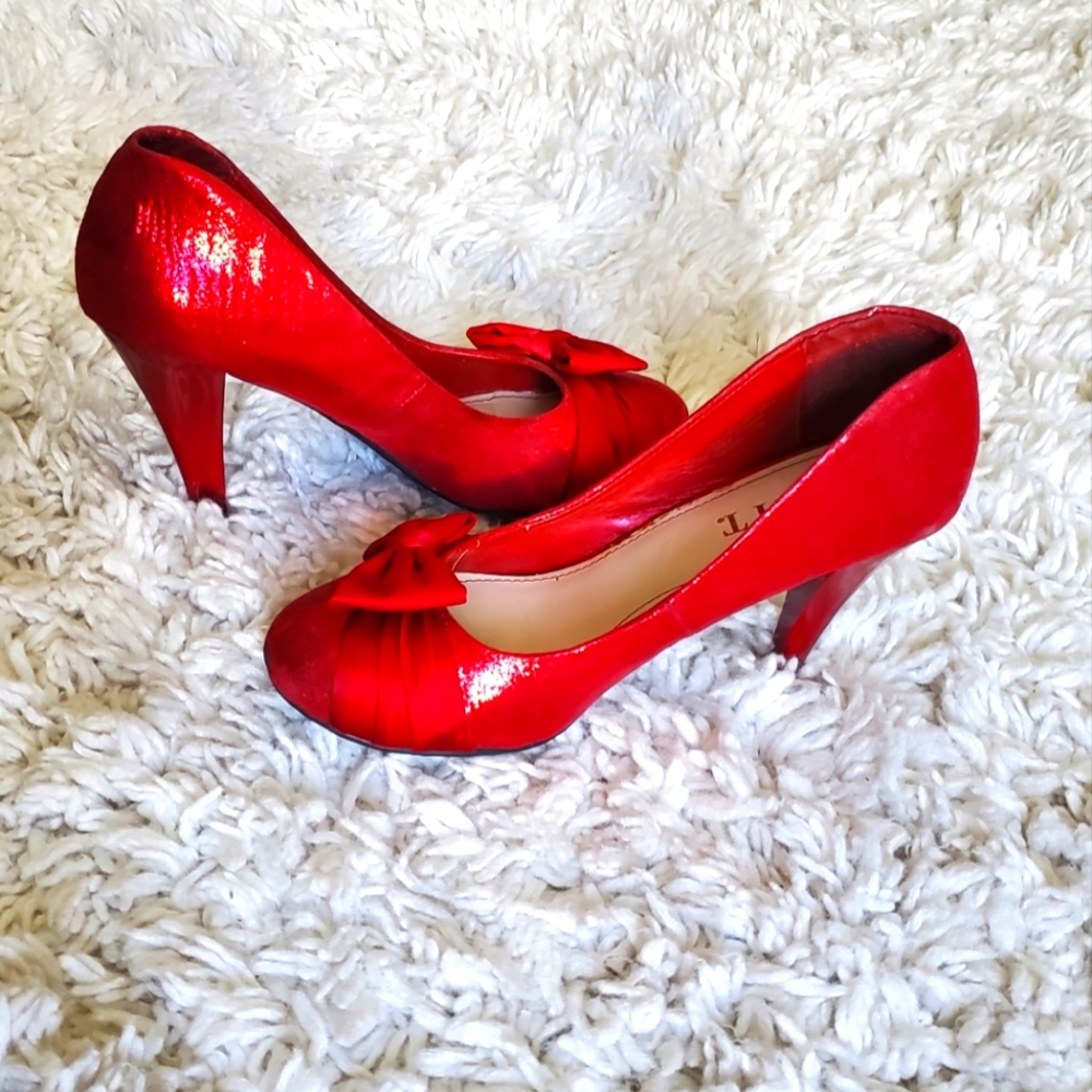 Dorothy Glitter Red Pumps